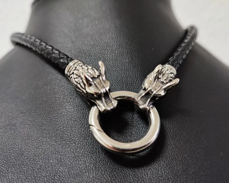 Black Solid Leather Necklace with Wolf Heads – Bold & Refined Viking Style